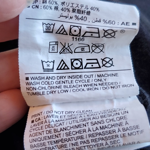 Old Navy Basic Tee - Picture 6 of 7